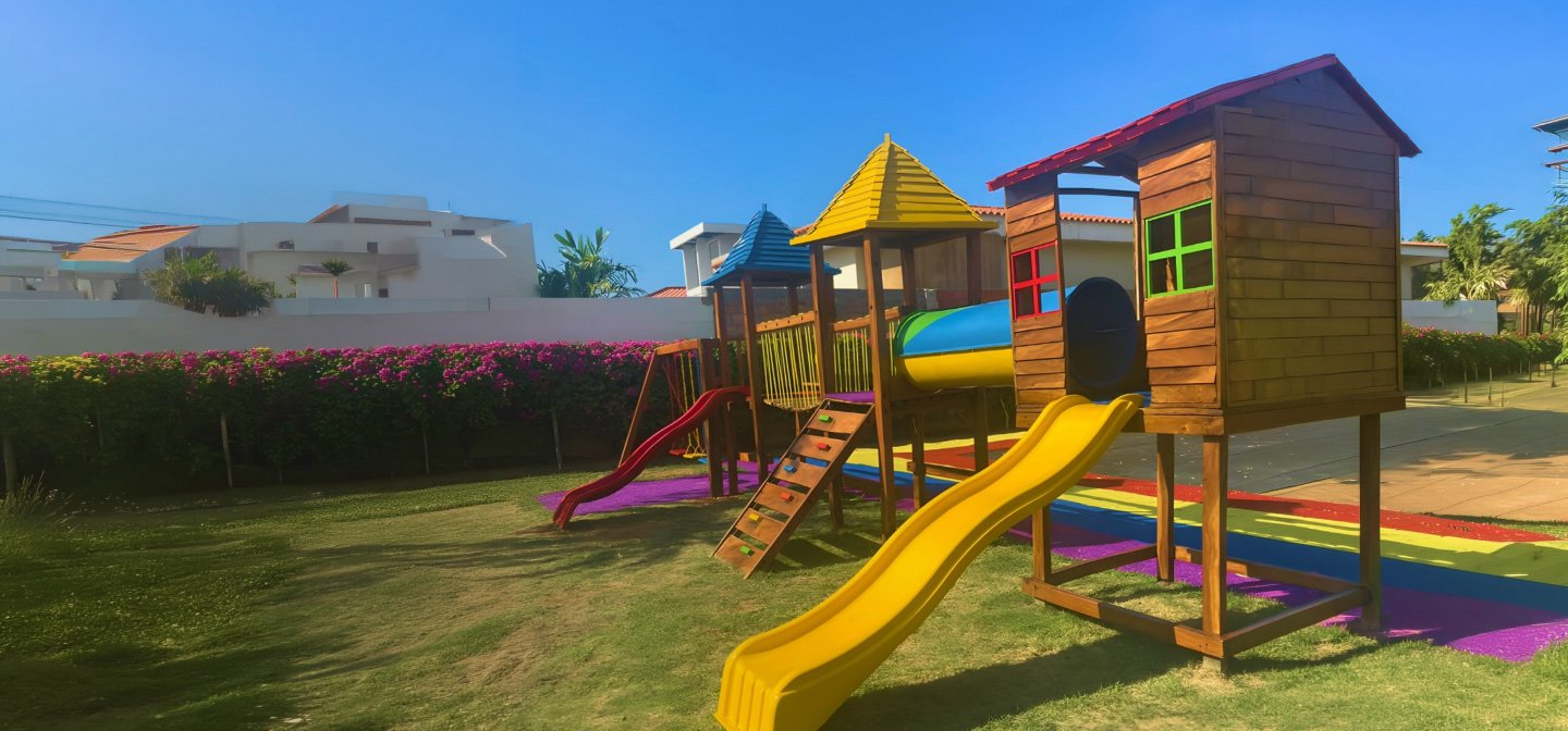 Parque infantil de madera diseñado, fabricado e instalado por Ingeniarte