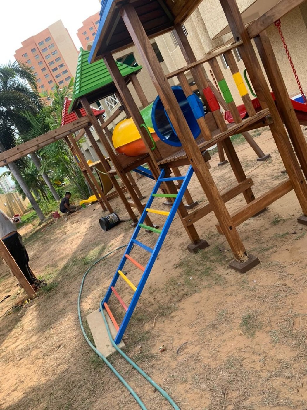 Parque infantil de madera del proyecto Bella Europa realizado por Ingeniarte