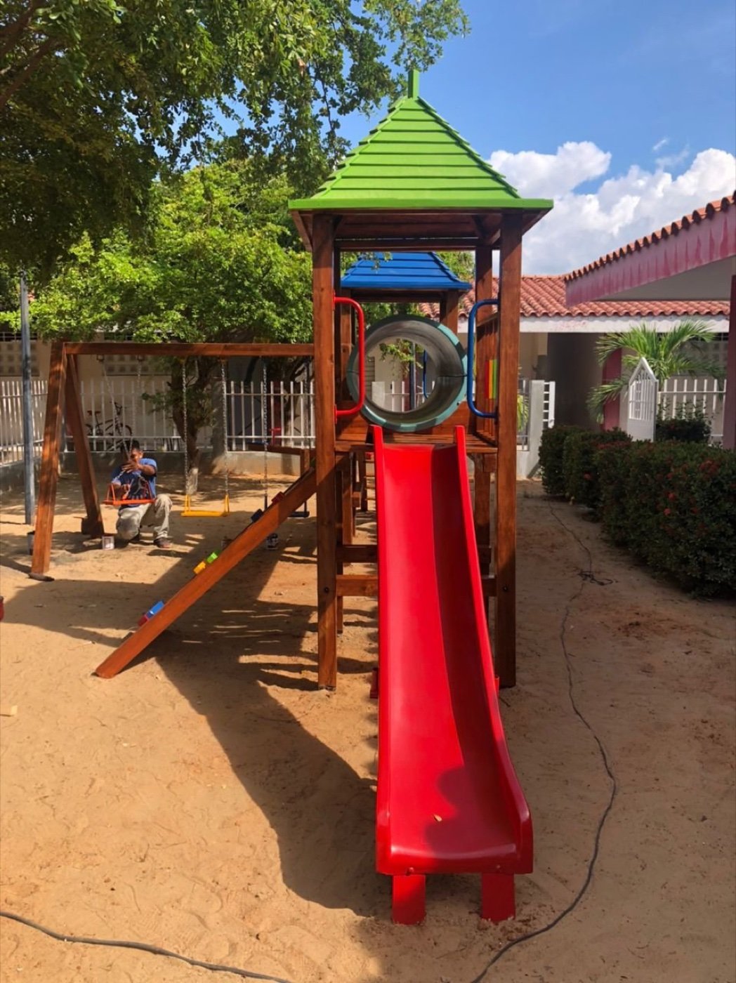 Parque infantil de madera del proyecto Colegio Epiayu realizado por Ingeniarte