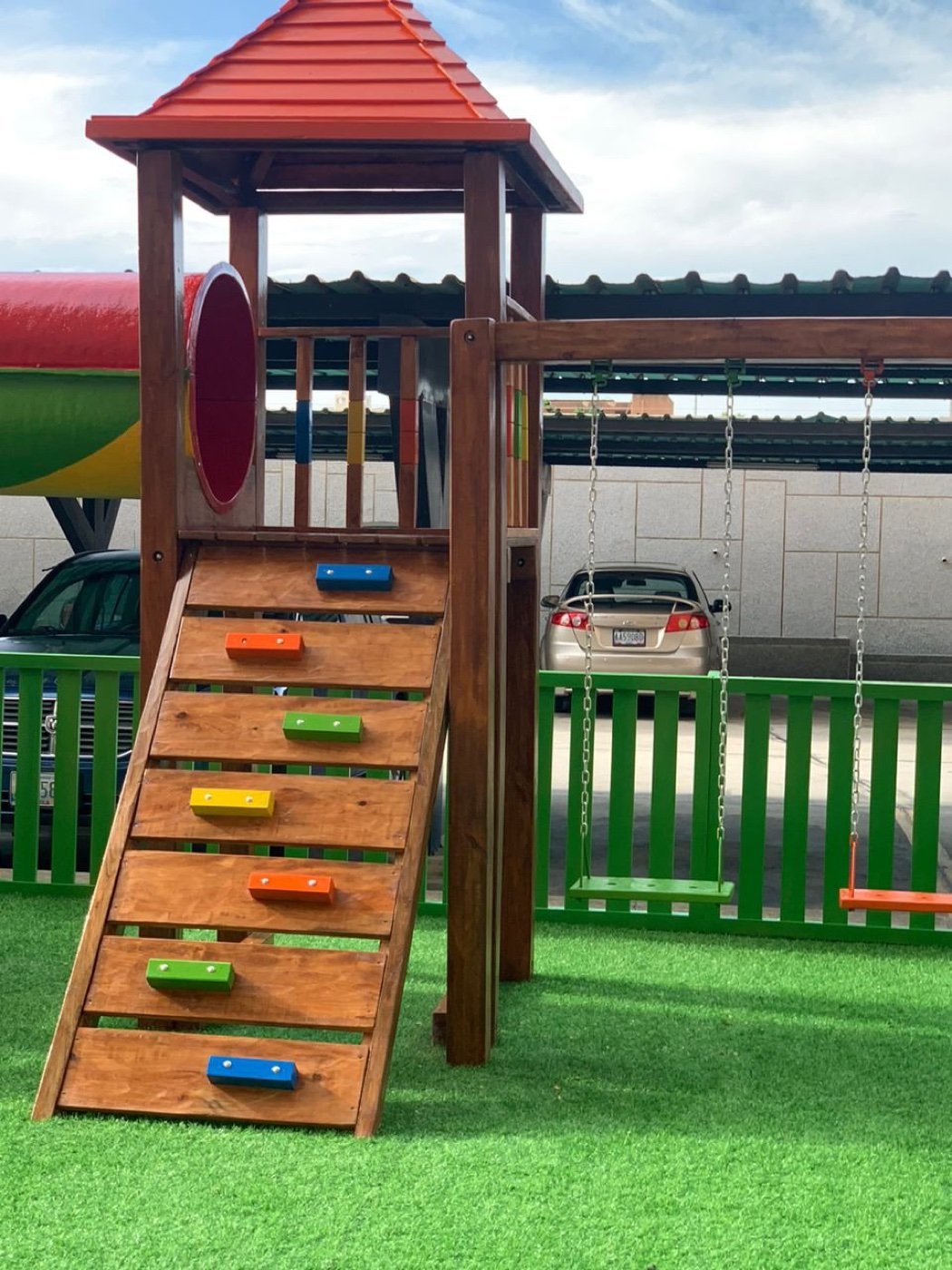 Parque infantil de madera del proyecto Edificio Pontevedra realizado por Ingeniarte