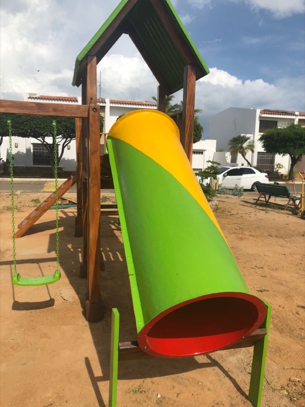Parque infantil de madera del proyecto Recuperación Maracaibo realizado por Ingeniarte